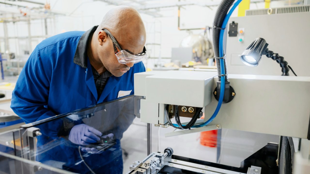Apple Invests $500 Million i Sjælden Jordmagnetskæde