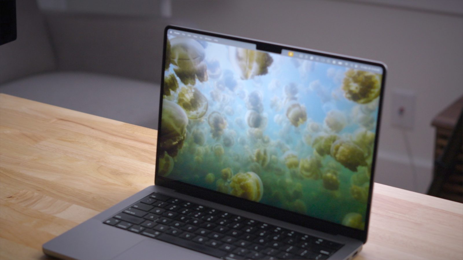 MacBook Pro med OLED-skærm udskudt til 2027 – endnu en ventetid for Apple-fans