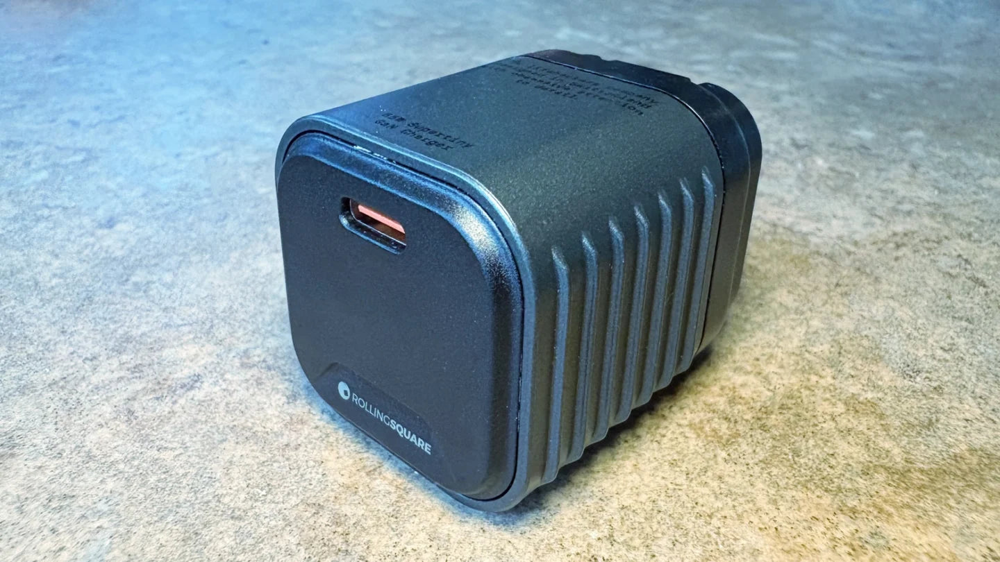 Test: Rolling Square Supertiny – Verdens mindste 65W USB-C oplader imponerer Mac-brugere