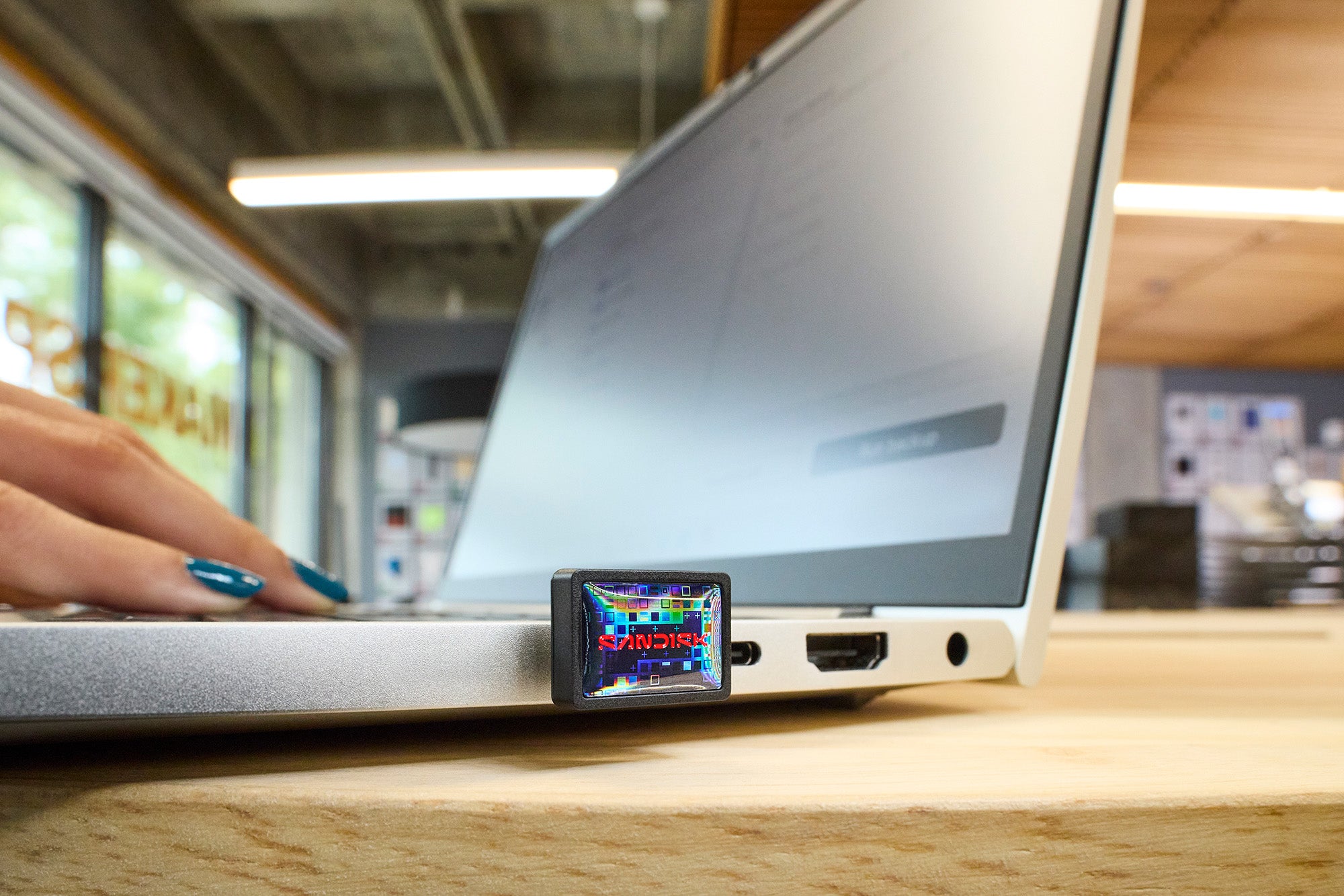 SanDisk lancerer verdens mindste 1TB USB-C stick – Er MacBook’ens lagerproblem endelig løst?