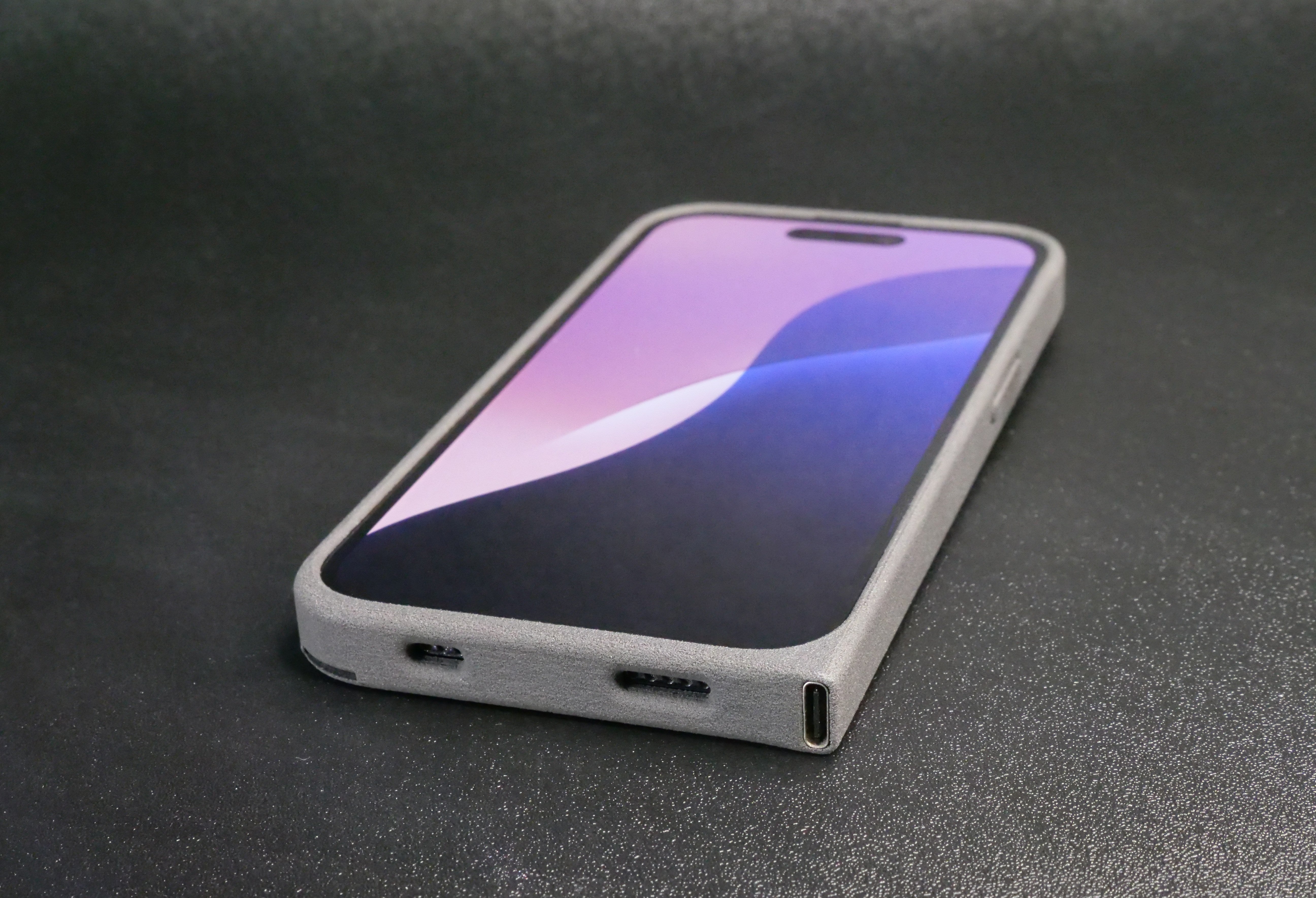 Genialt iPhone-cover skifter Lightning-port til USB-C – og Apple hader det sikkert